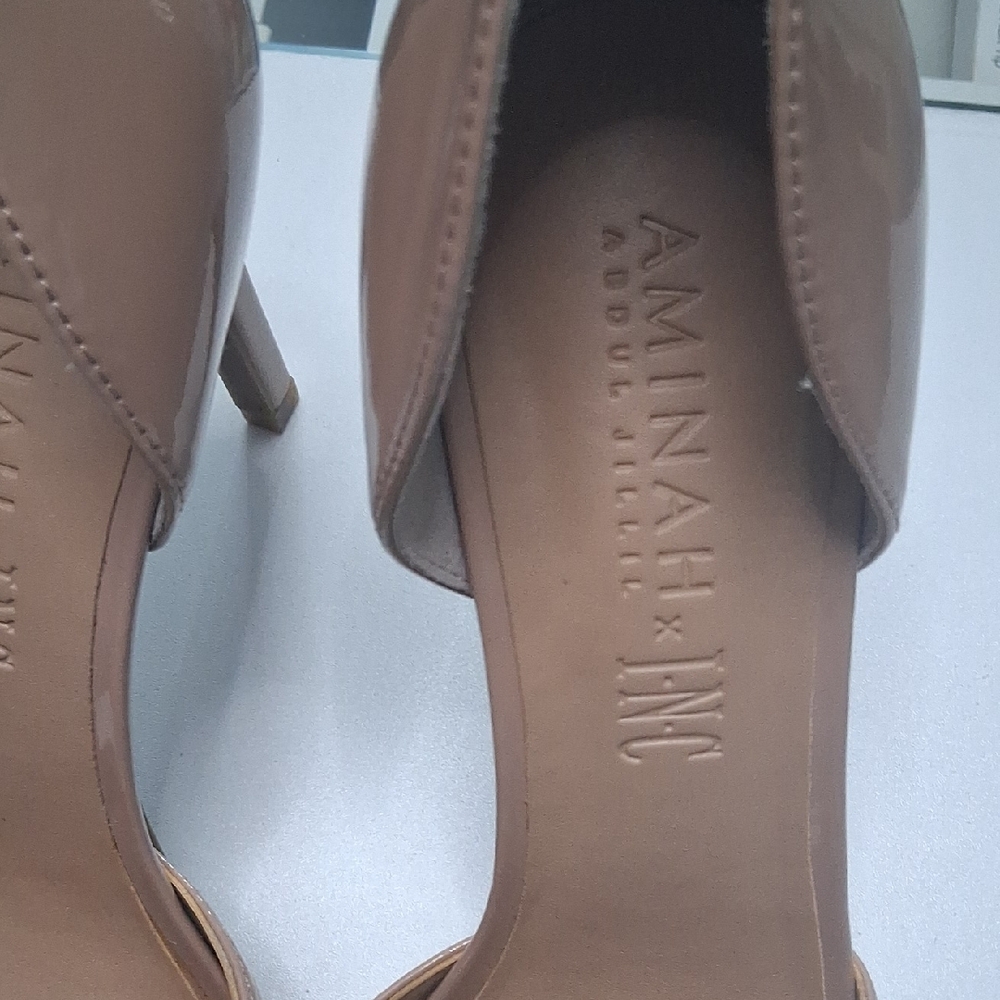 Chic Tan Heels with Gold Accent - Picture 2 of 6